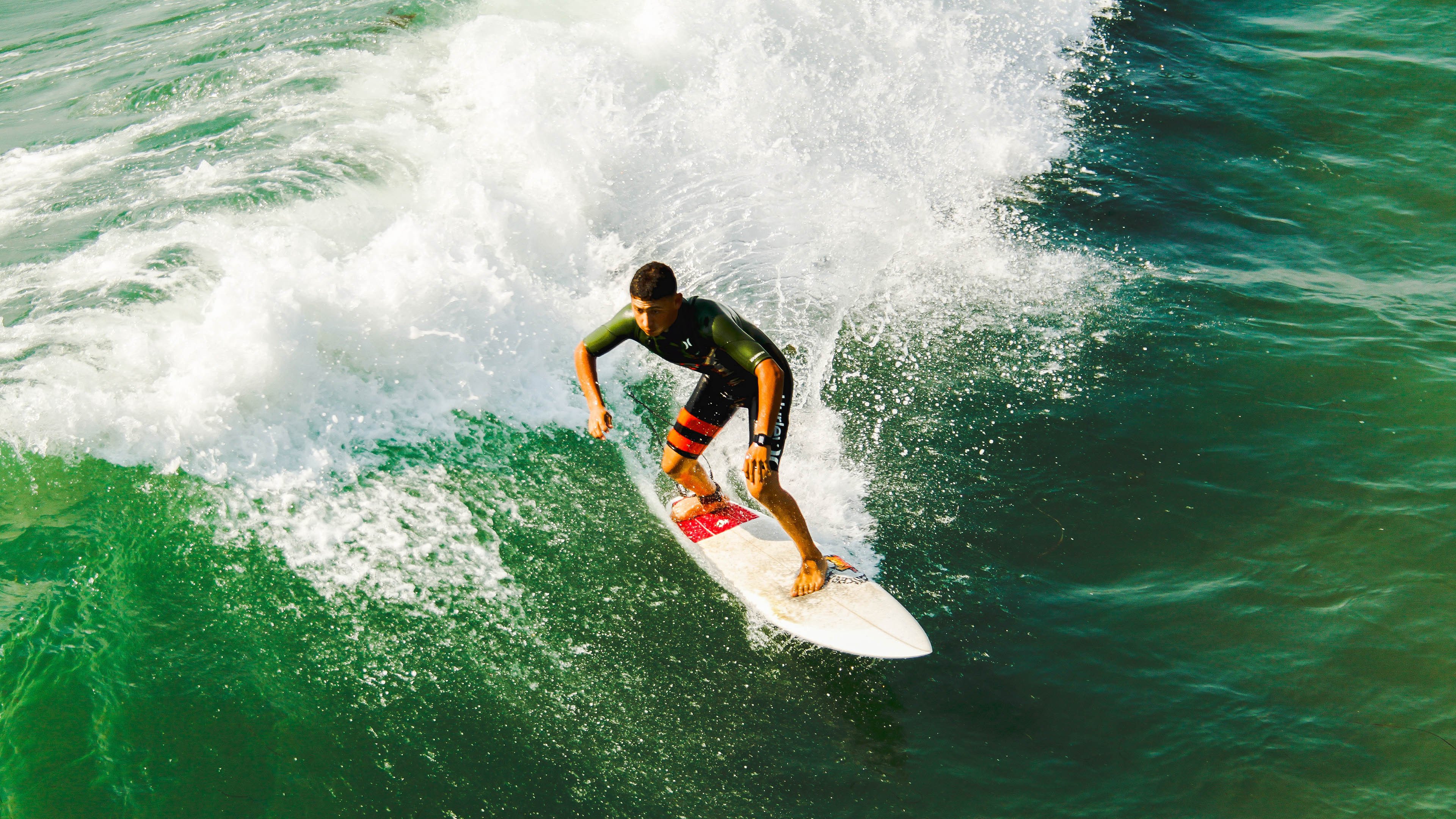 萨拉赫的独舞与阿尔及利亚的锁链—当个人英雄主义遭遇集体智慧的终极对决