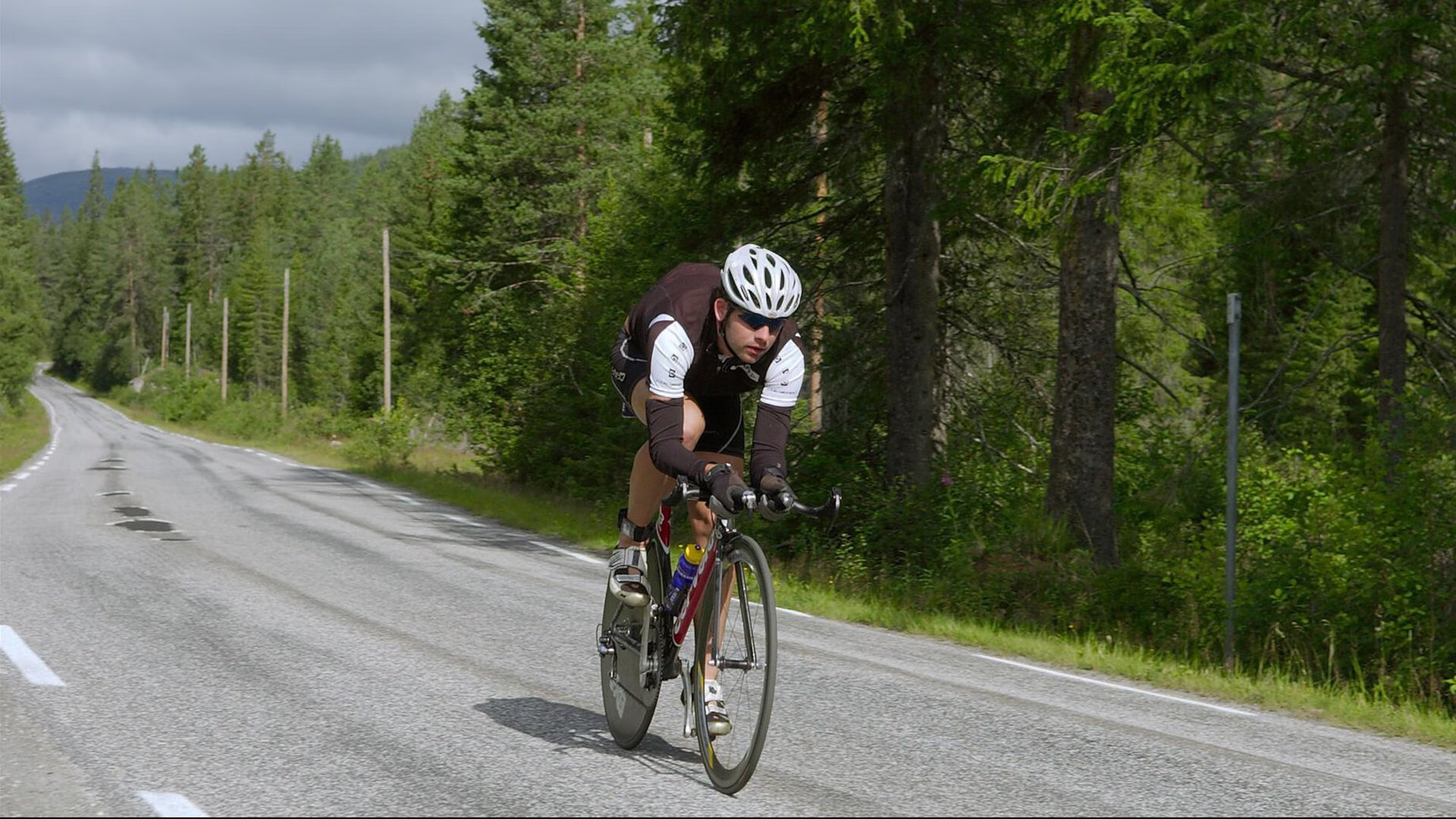 米切尔关键节点连续得分，步行者翻盘老鹰