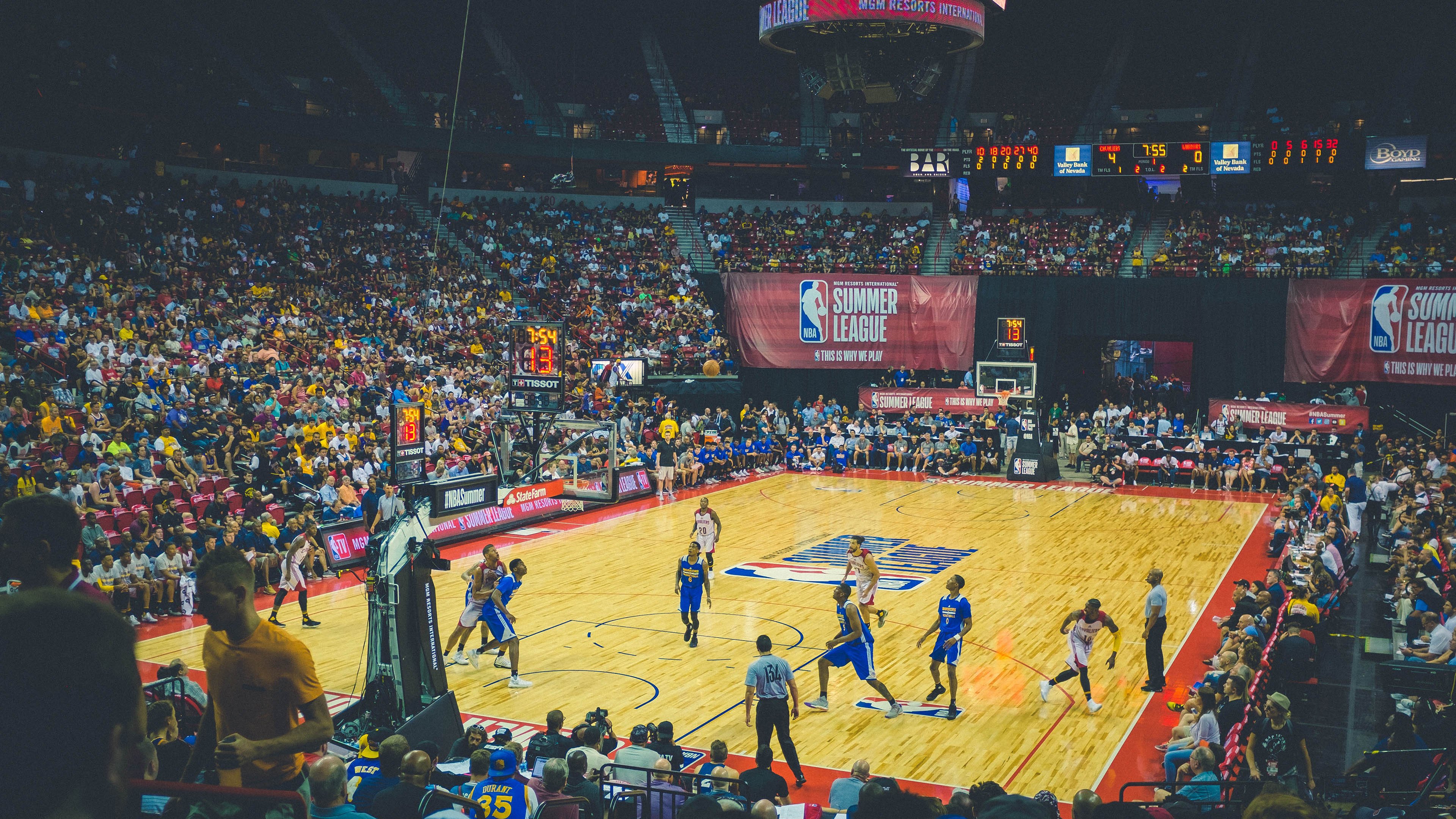 红魔新翼闪耀圣西罗，摩洛哥铁卫力阻米兰狂潮