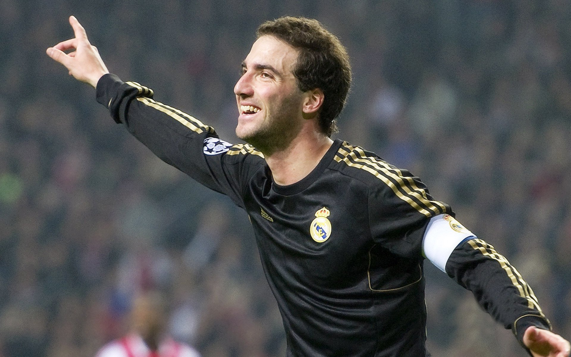 紫金王朝的孤勇者,当国王的权杖在羊城夜色中刺穿银河